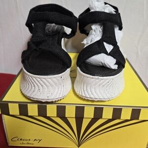 Circus by Sam Edelman Black and White Sandals Sleek Design